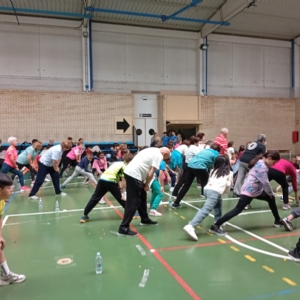Jornada Intergeneracional entre usuarios/as del programa «Actividad Física para adultos y mayores de 67 años» y niños de educación primaria