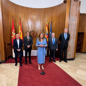 La alcaldesa Natalia Chueca entrega al CN Helios la Medalla al Mérito Deportivo Ciudad de Zaragoza